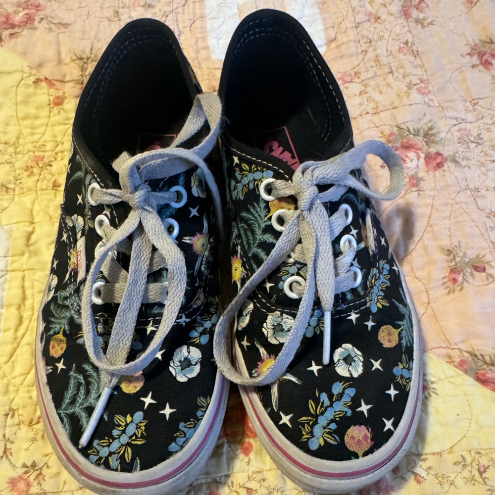 Van’s Little kids Floral/ Black sneaks. Glow in the dark!!